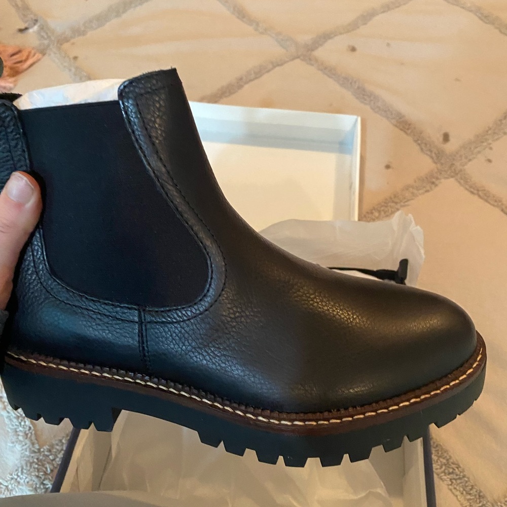 NEW in box Caslon boots in black in size 7.5